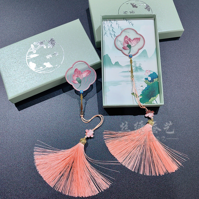 Su Embroidery Bookmark
