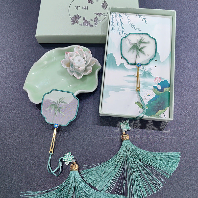Su Embroidery Bookmark