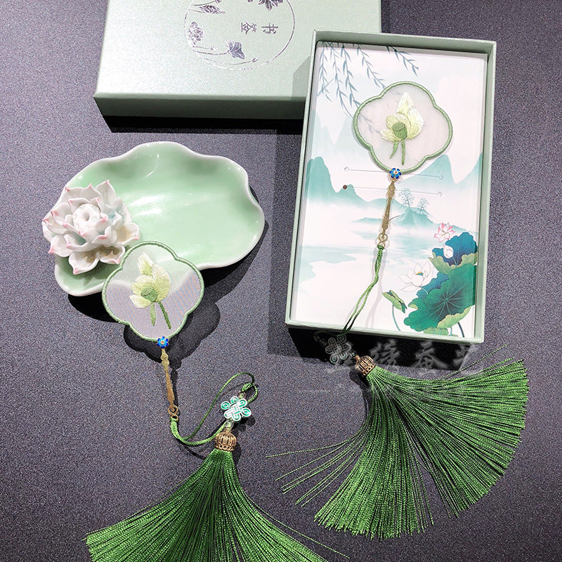 Su Embroidery Bookmark