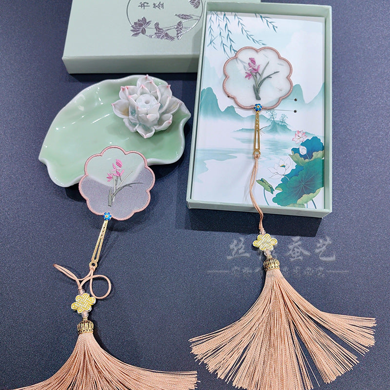 Su Embroidery Bookmark